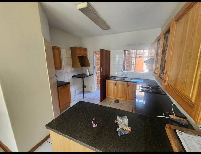 3 BEDROOM TOWNHOUSE FOR SALE IN MAGALIESKRUIN